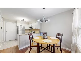 Photo #6: 4591708 Listing