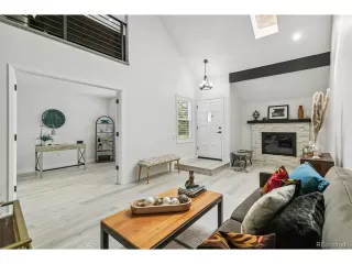 Photo #2: 4593845 Listing 