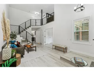 Photo #4: 4593845 Listing 