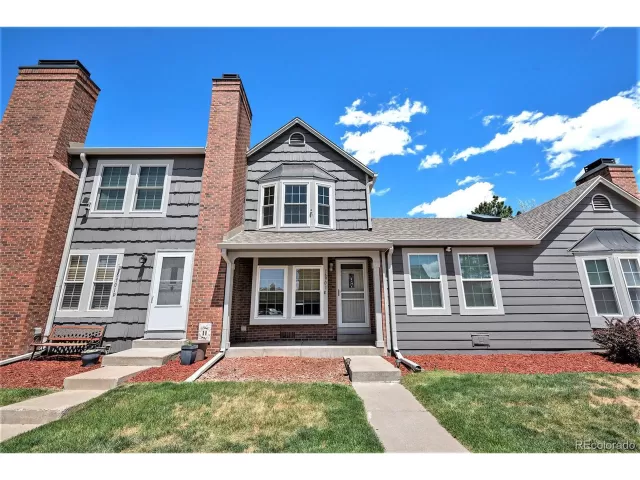 MLS: 4594384 Condo For Sale