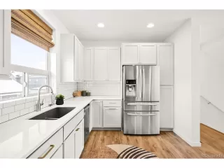 Photo #5: 4596305 Listing