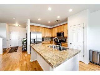 Photo #4: 4599869 Listing 