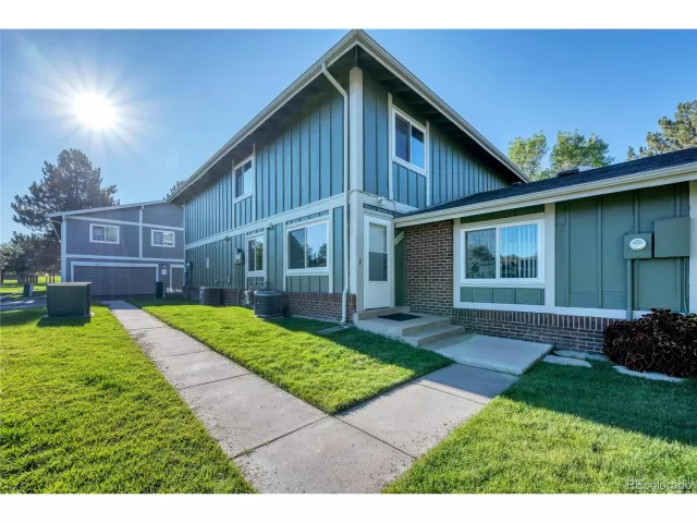 MLS: 4600714 Condo For Sale