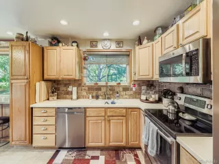 Photo #5: 4601893 Listing