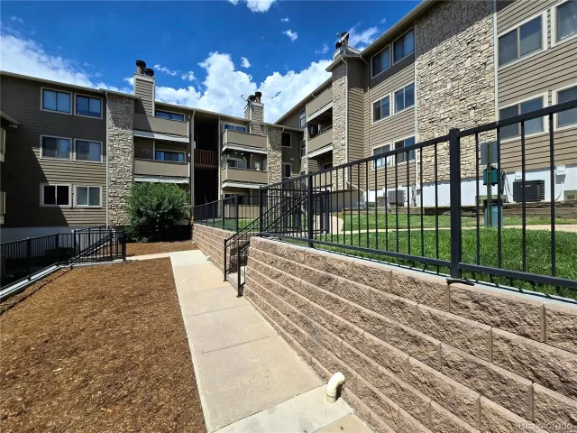 MLS: 4603268 Condo For Sale