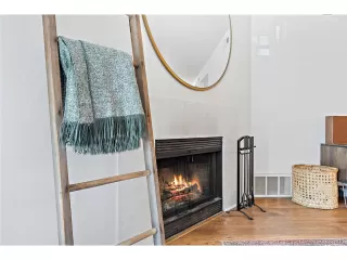 Photo #5: 4605713 Listing