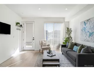 Photo #5: 4606311 Listing