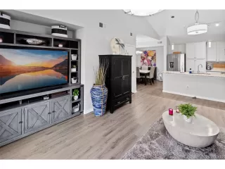 Photo #5: 4609037 Listing