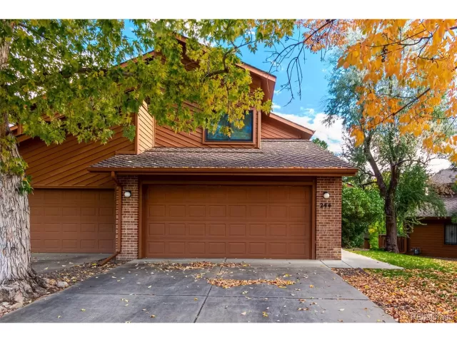 MLS: 4613403 Condo For Sale