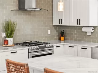 Photo #2: 4613926 Listing 