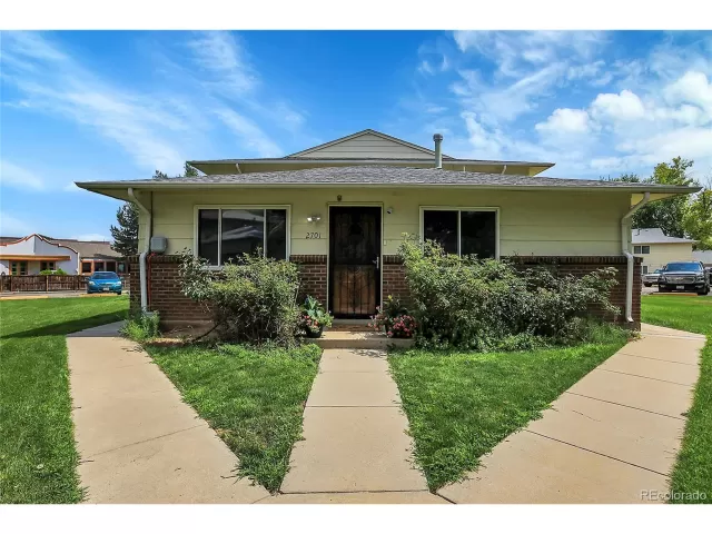 MLS: 4621103 Condo For Sale