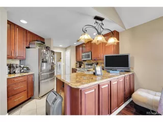 Photo #5: 4621545 Listing