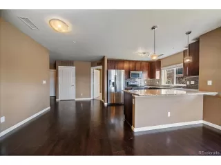 Photo #5: 4621927 Listing