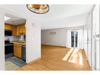 Photo #5: 4623529 Listing