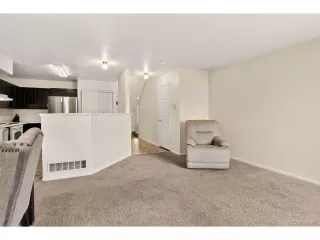 Photo #5: 4628009 Listing