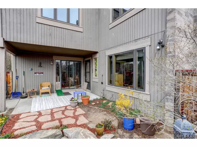 MLS: 4633678 Condo For Sale