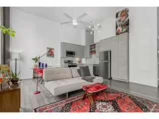 Photo #3: 4635793 Listing