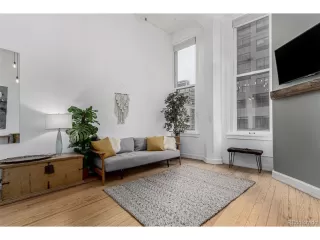 Photo #4: 4635793 Listing