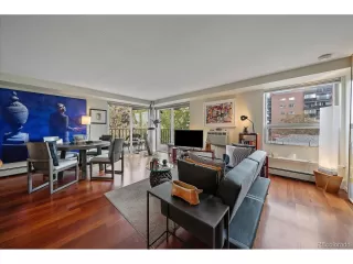 Photo #4: 4636837 Listing