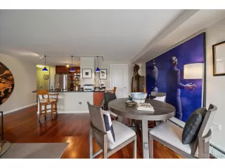 Photo #5: 4636837 Listing