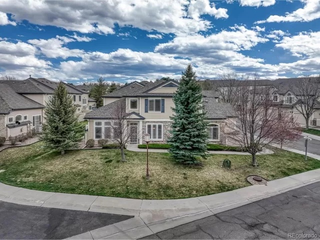 MLS: 4636888 Condo For Sale