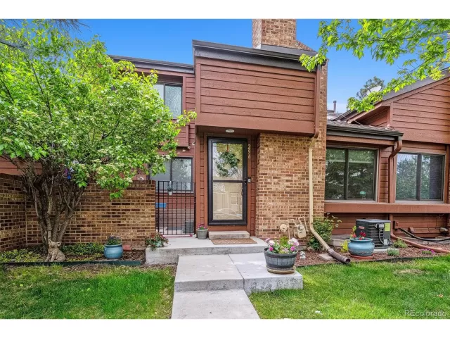 MLS: 4640578 Condo For Sale