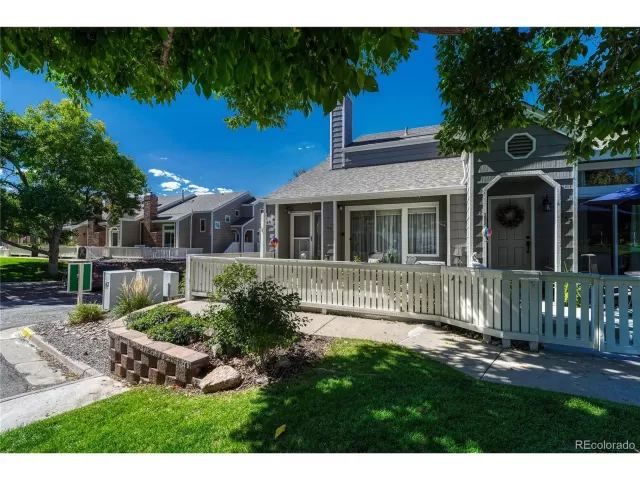 MLS: 4640720 Condo For Sale