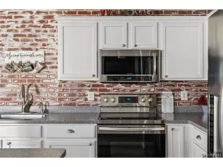 Photo #2: 4641126 Listing