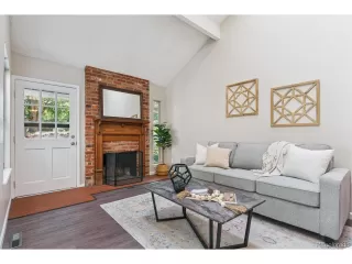 Photo #5: 4641248 Listing