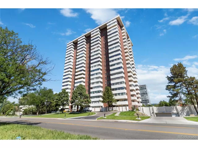 MLS: 4642600 Condo For Sale