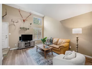 Photo #5: 4643949 Listing