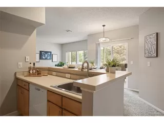 Photo #5: 4644570 Listing