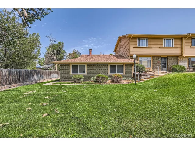MLS: 4648246 Condo For Sale