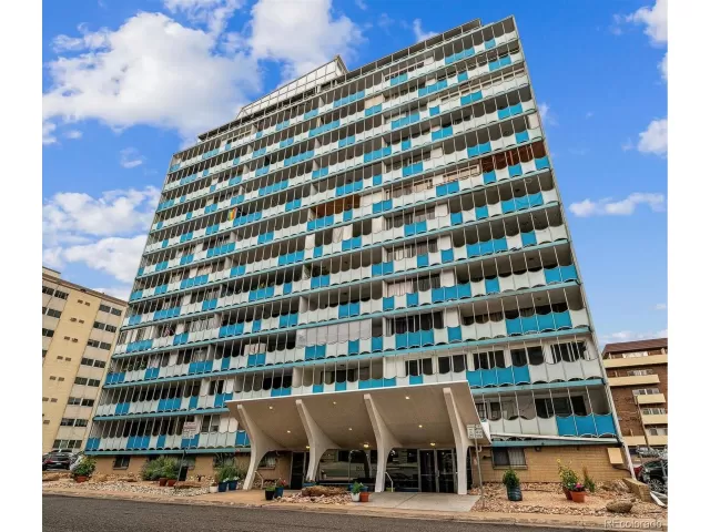 MLS: 4648528 Condo For Sale