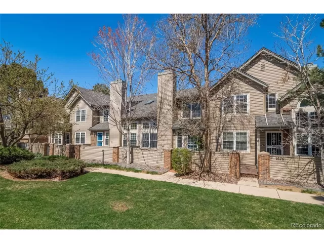 MLS: 4649520 Condo For Sale