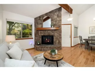 Photo #5: 4650447 Listing