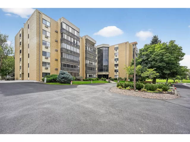 MLS: 4652748 Condo For Sale