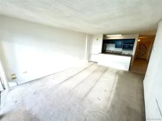 Photo #5: 4663183 Listing