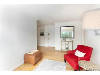 Photo #5: 4663639 Listing