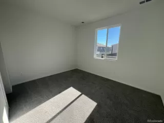 Photo #5: 4665672 Listing