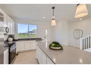 Photo #3: 4670733 Listing