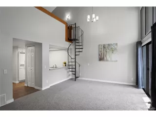 Photo #5: 4675797 Listing