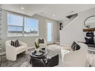 Photo #5: 4684380 Listing