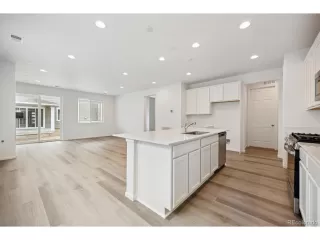 Photo #3: 4685433 Listing
