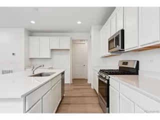 Photo #4: 4685433 Listing