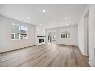 Photo #6: 4685433 Listing