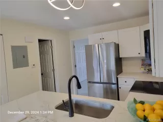 Photo #3: 4693206 Listing