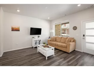 Photo #5: 4699816 Listing 