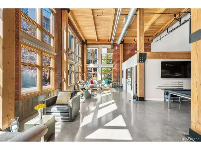 MLS: 4702151 Condo For Sale