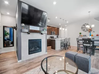 Photo #5: 4708815 Listing